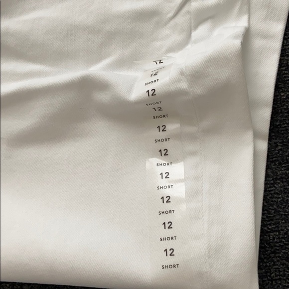 NWT American Eagle white “Mom Jean” Size 12 (31W) - Picture 4 of 4